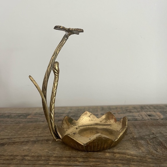 Brass ring fish jewelry holder - Picture 3 of 6